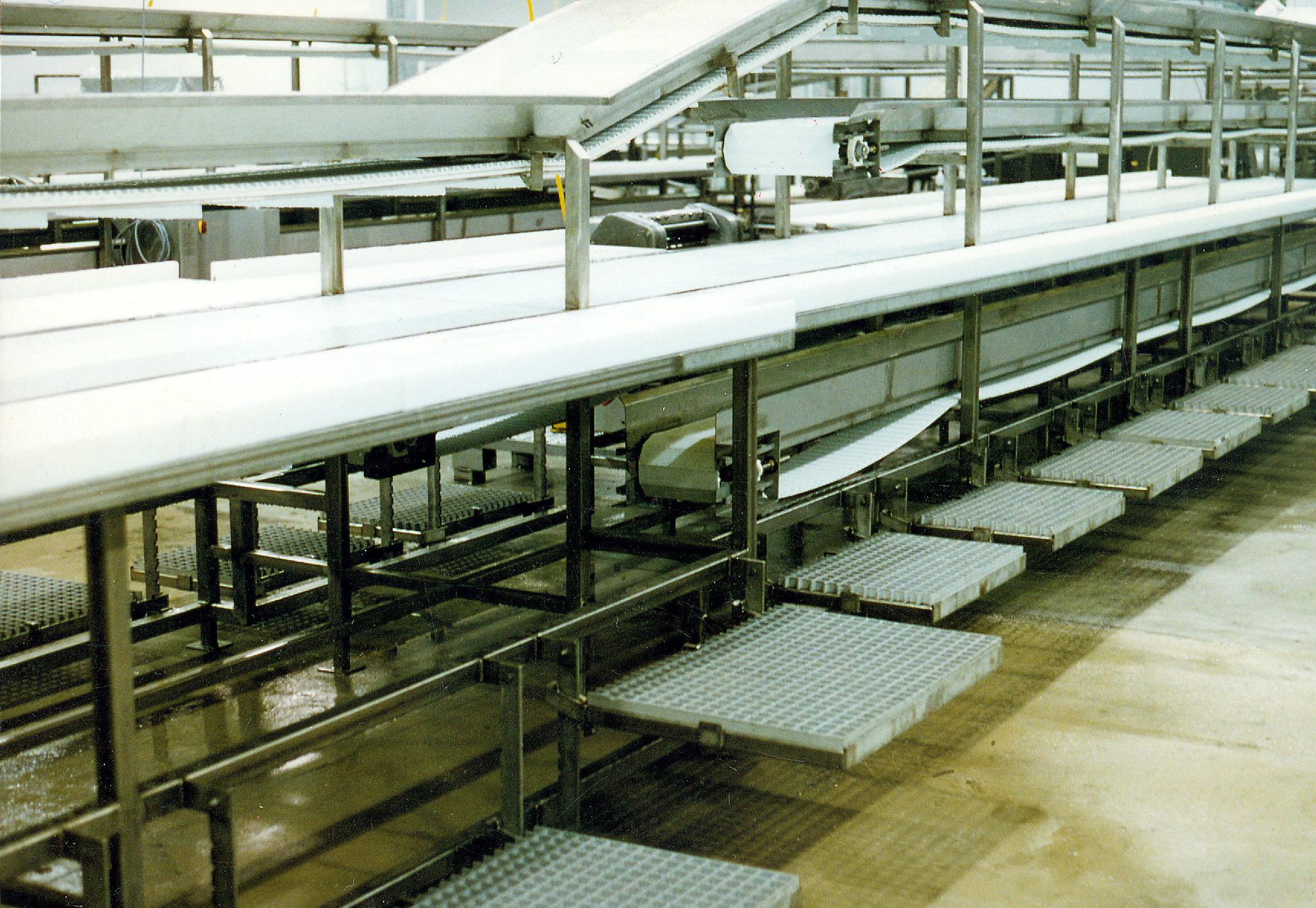 Antimicrobial FRP ergonomic work platforms in a food processing facility