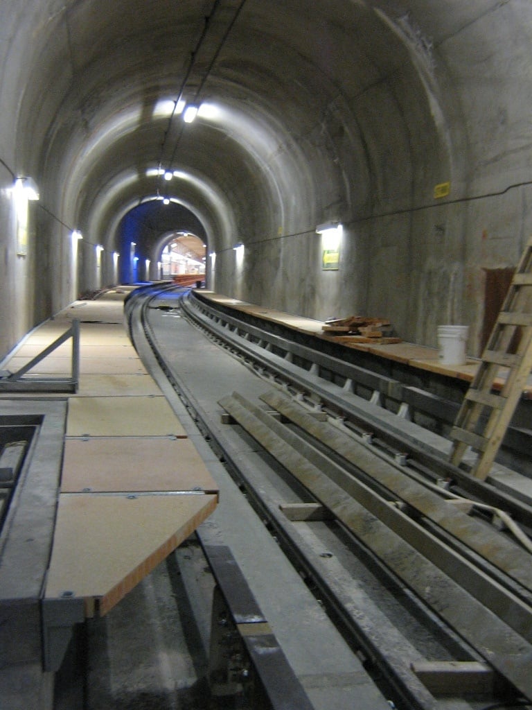 Kiewit - Catwalk - covered molded grating