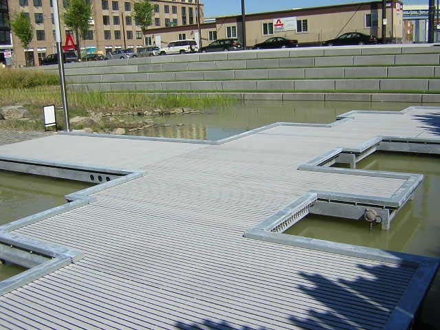 Pultruded grating on a pontoon boardwalk