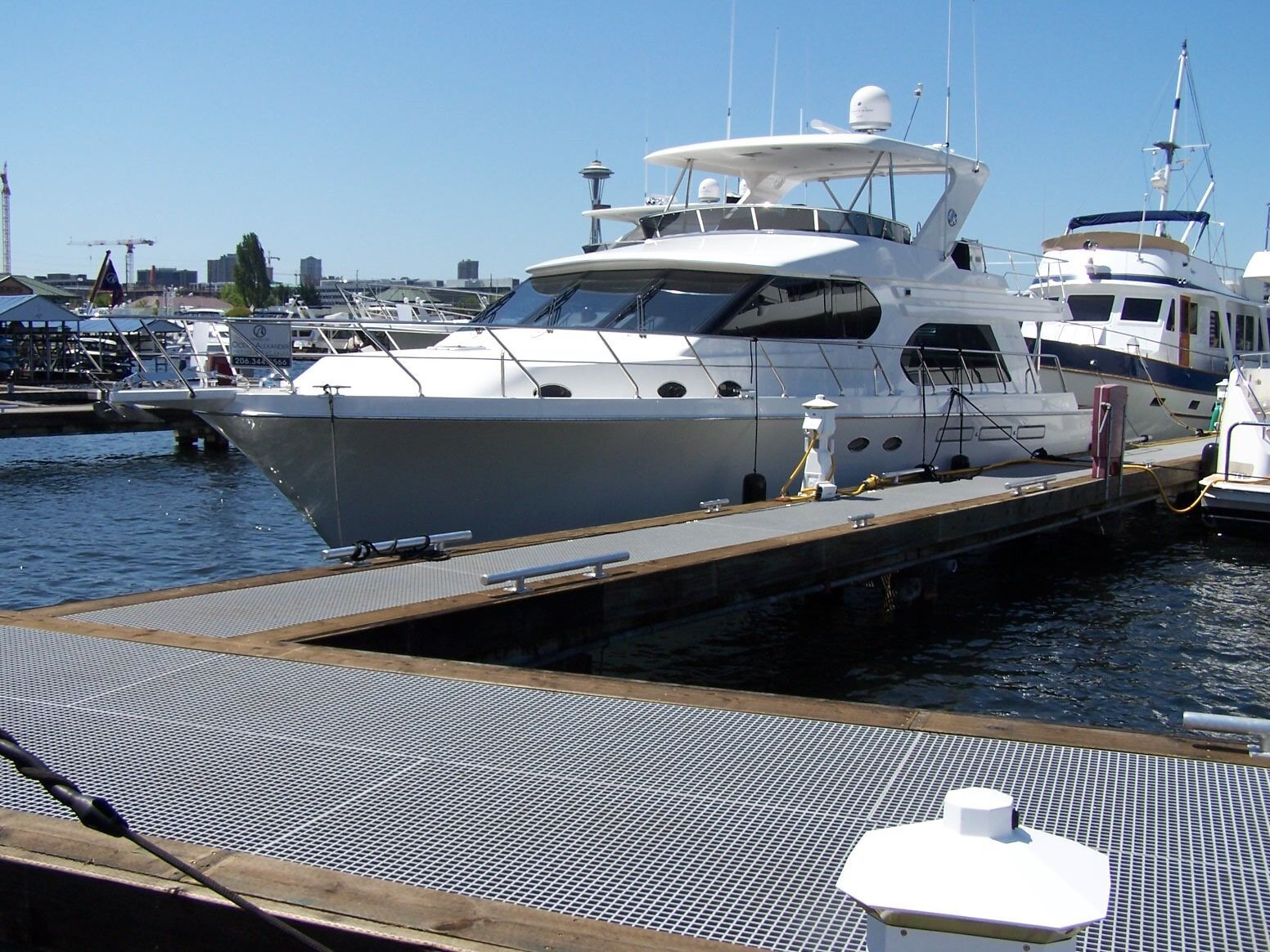 Corrosion resistant frp boat dock decking