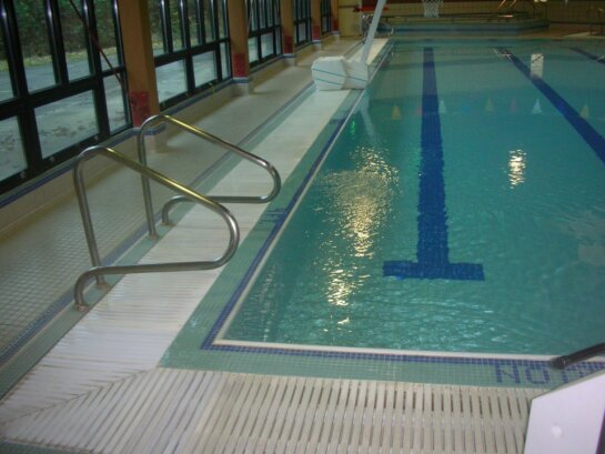 Recreational-FRP-grating-pool-deck