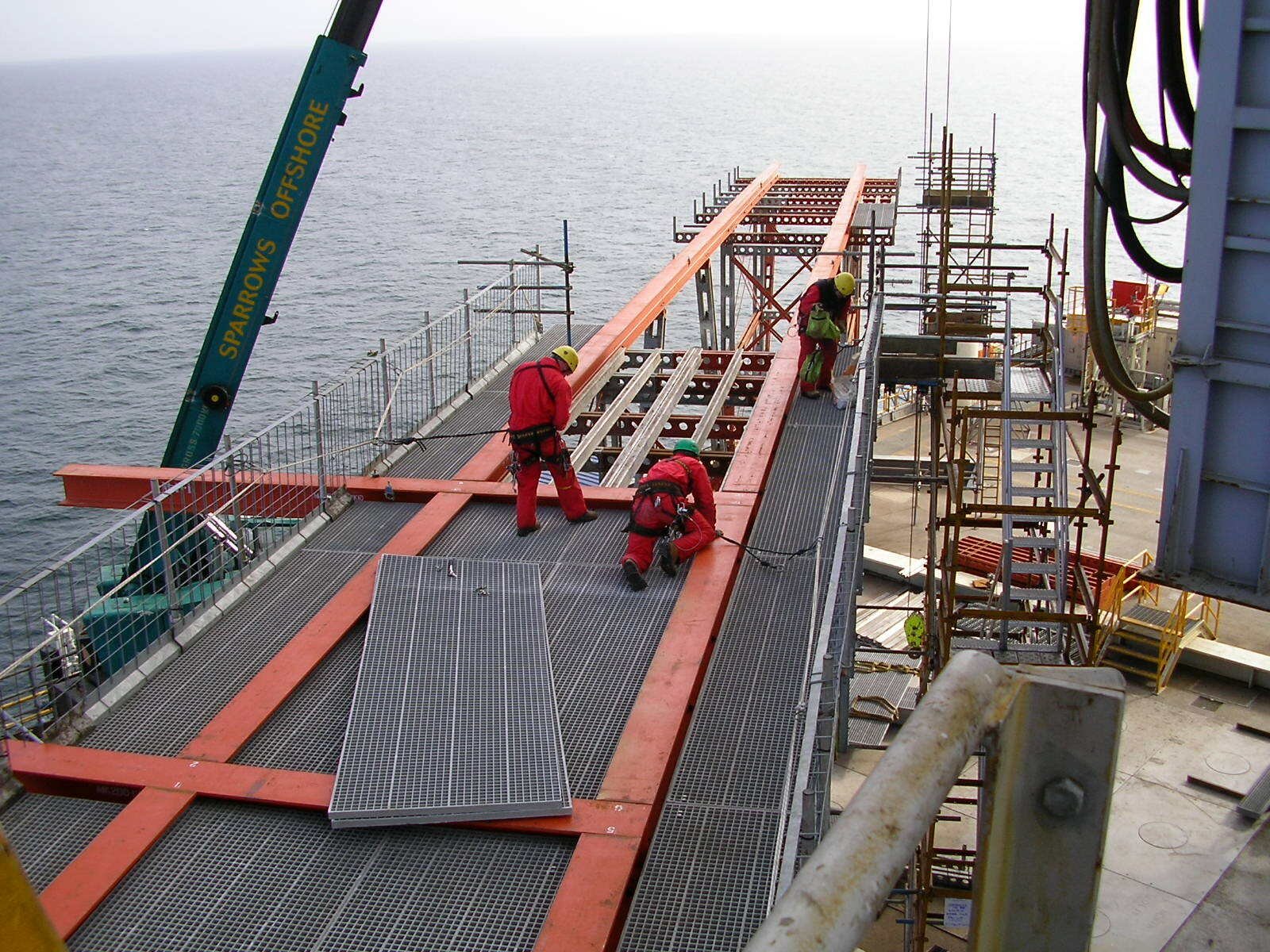 Offshore refinery grating