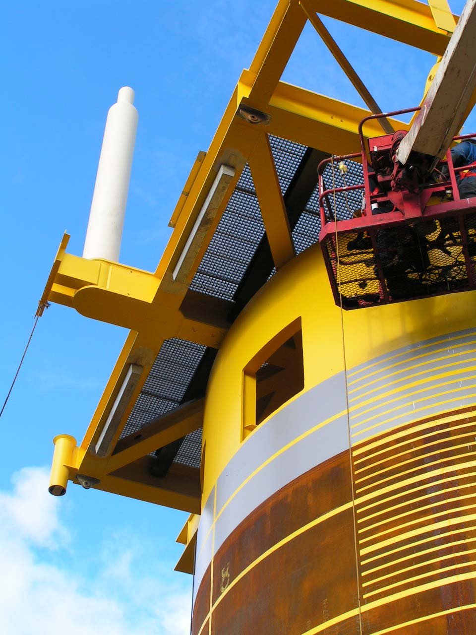 Molded grating on an offshore platform